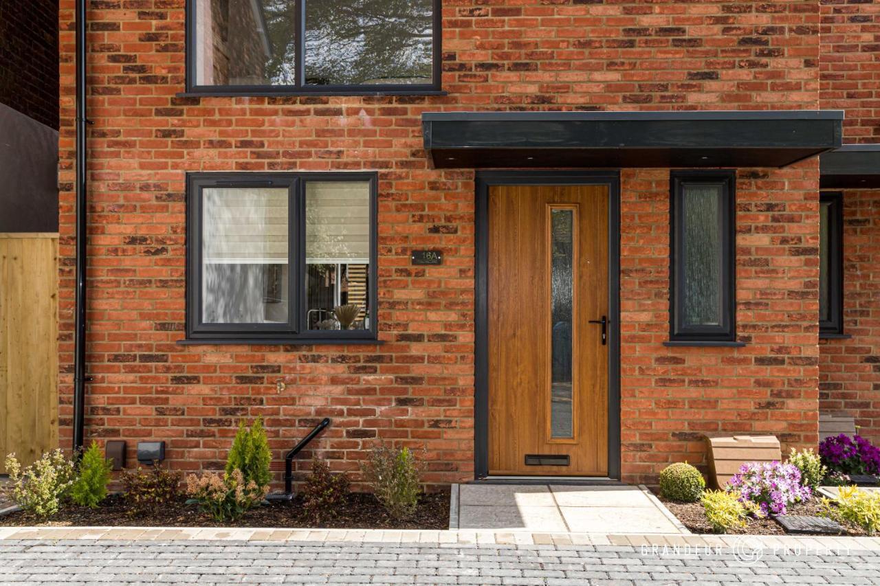 Denmark House By Grandeur Property Villa Poole Exterior photo